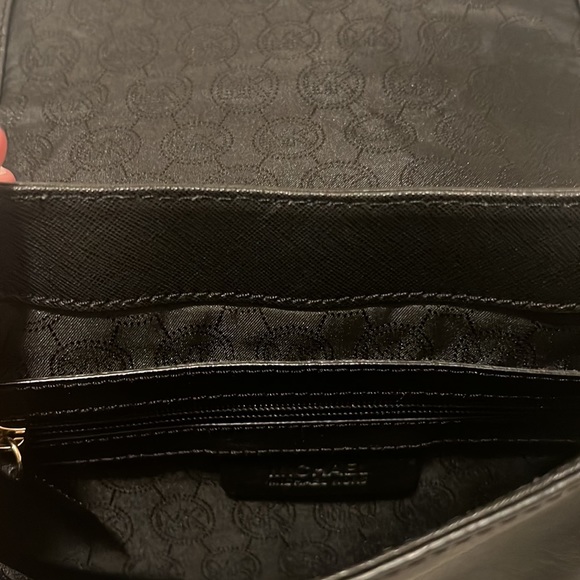 Michael Kors Crossbody - Picture 5 of 15